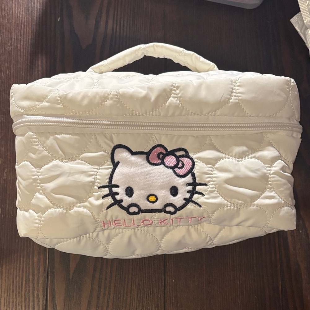 Hello Kitty Quilted White cosmetic bag. Adorable